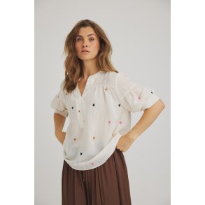 Luxzuz // One Two -  Vibse blouse - cream eller Light blue