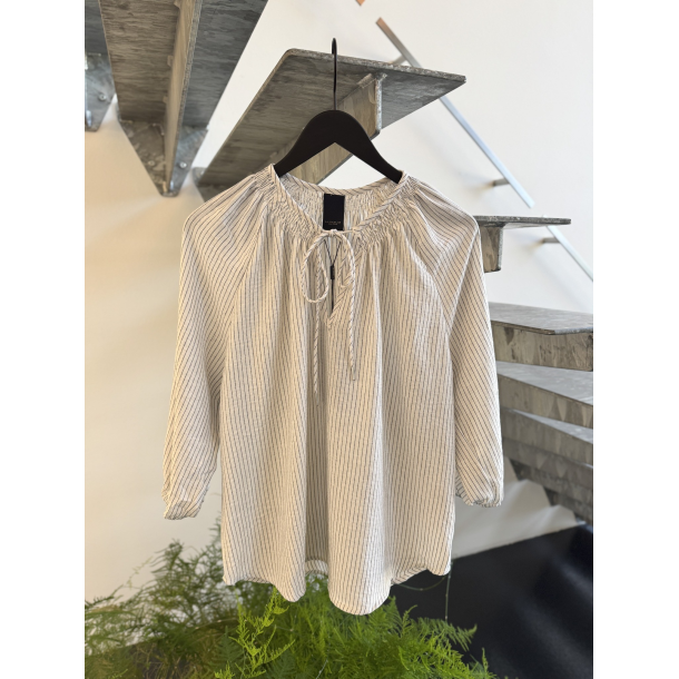 Luxzuz // One Two  - Cici Blouse